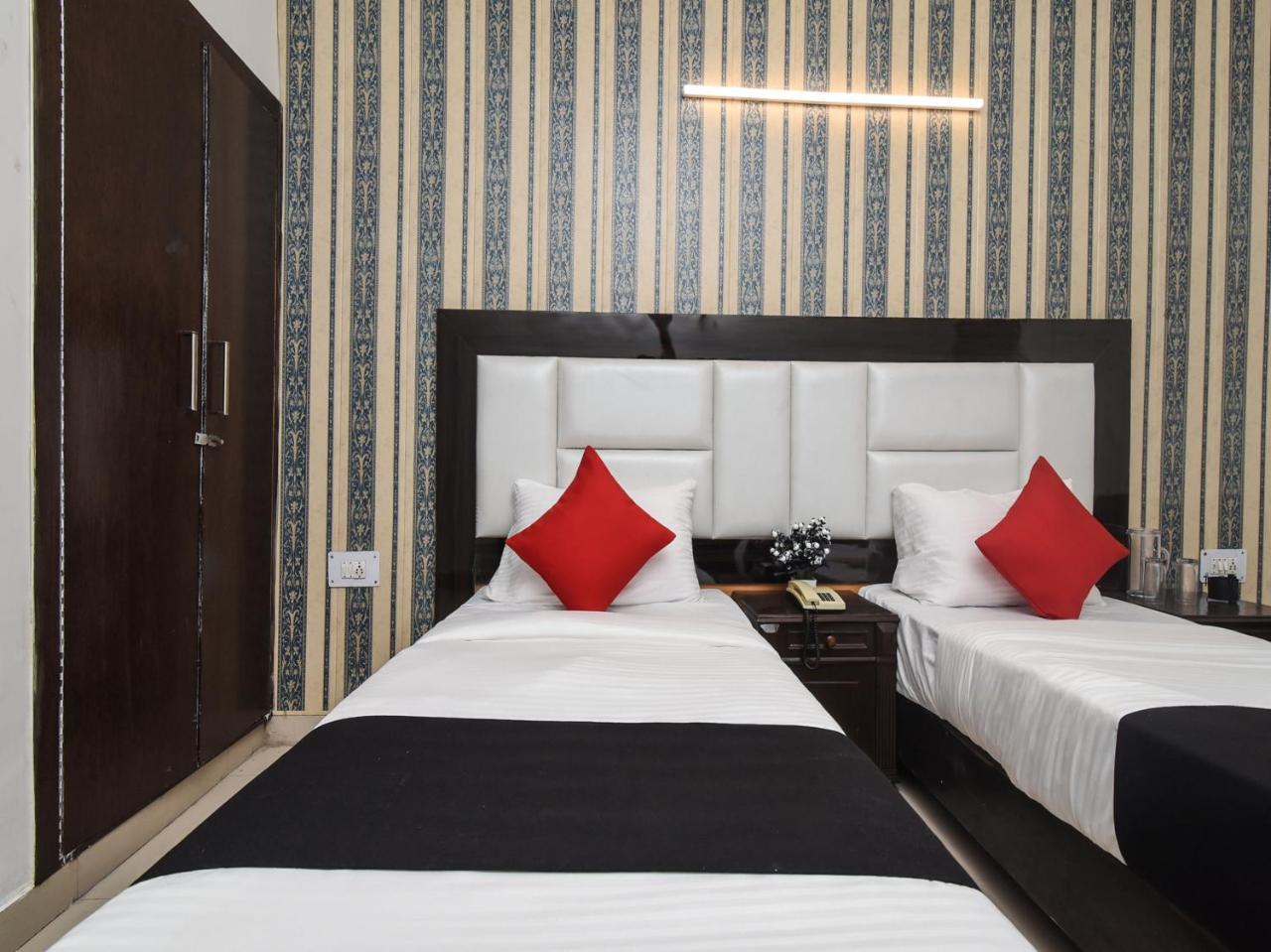 Capital O 16676 Near Noida City Center Dış mekan fotoğraf