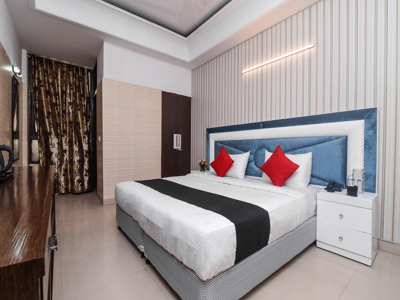 Capital O 16676 Near Noida City Center Dış mekan fotoğraf