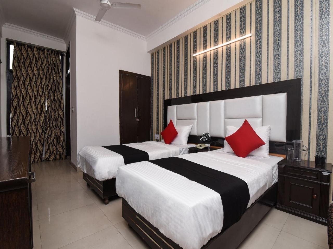 Capital O 16676 Near Noida City Center Dış mekan fotoğraf