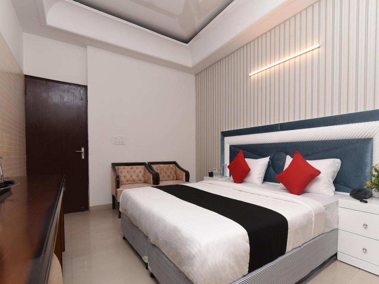 Capital O 16676 Near Noida City Center Dış mekan fotoğraf