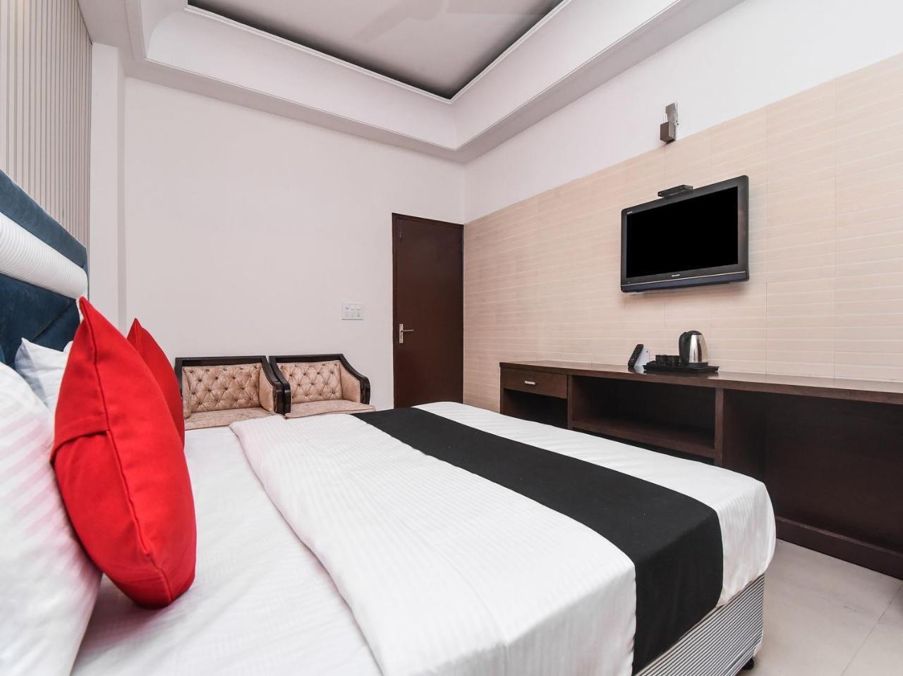 Capital O 16676 Near Noida City Center Dış mekan fotoğraf