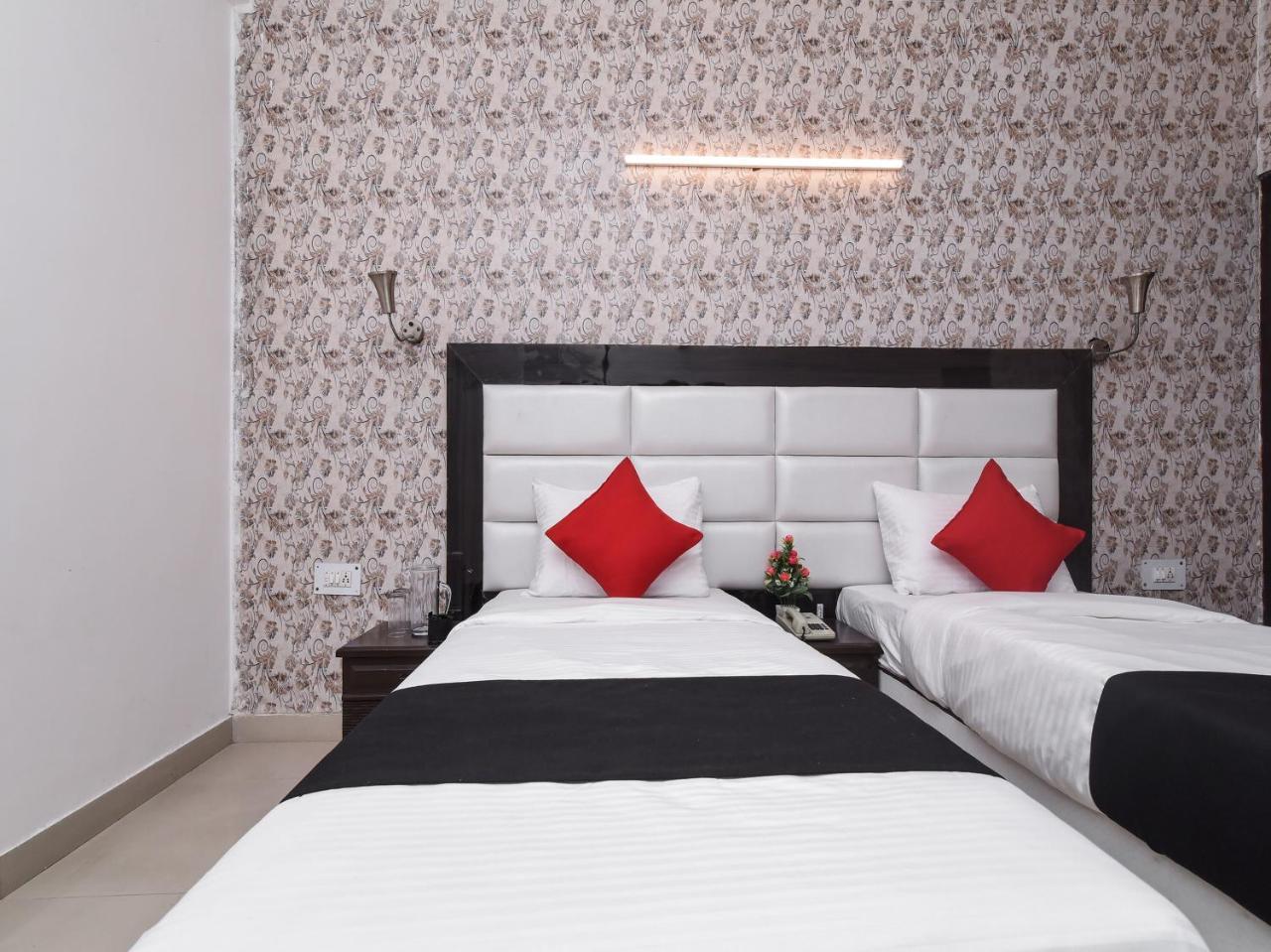 Capital O 16676 Near Noida City Center Dış mekan fotoğraf