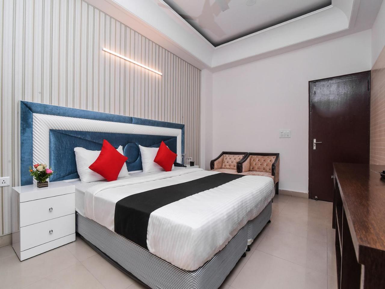 Capital O 16676 Near Noida City Center Dış mekan fotoğraf