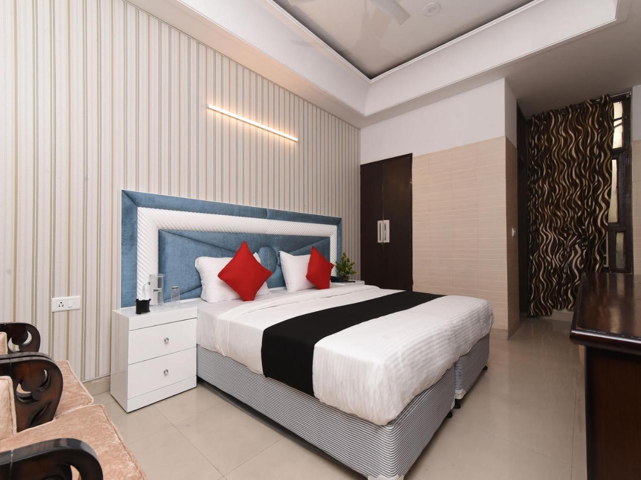 Capital O 16676 Near Noida City Center Dış mekan fotoğraf