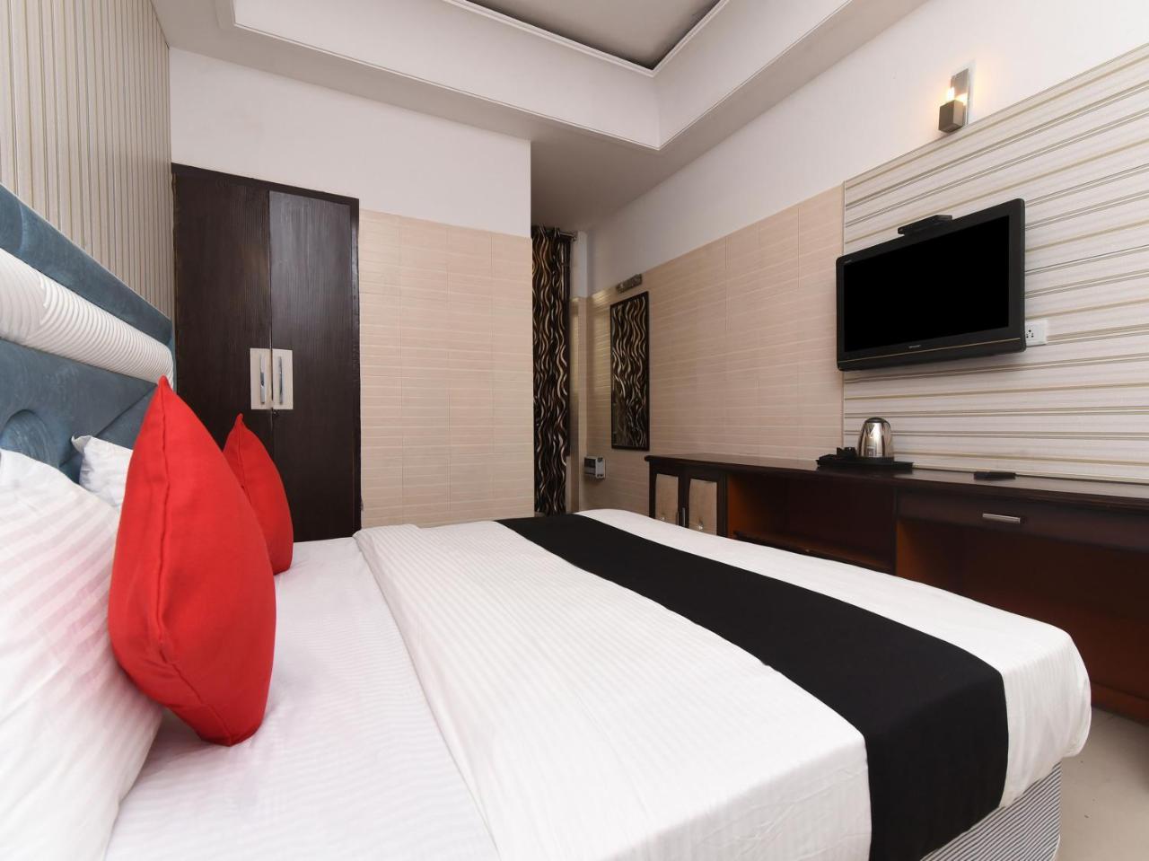 Capital O 16676 Near Noida City Center Dış mekan fotoğraf