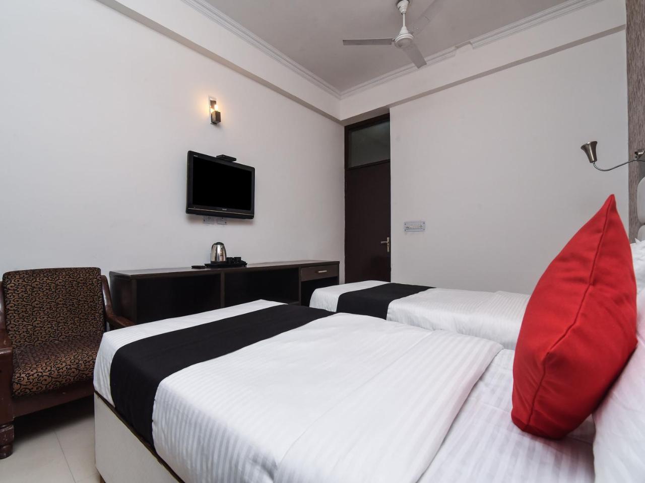 Capital O 16676 Near Noida City Center Dış mekan fotoğraf