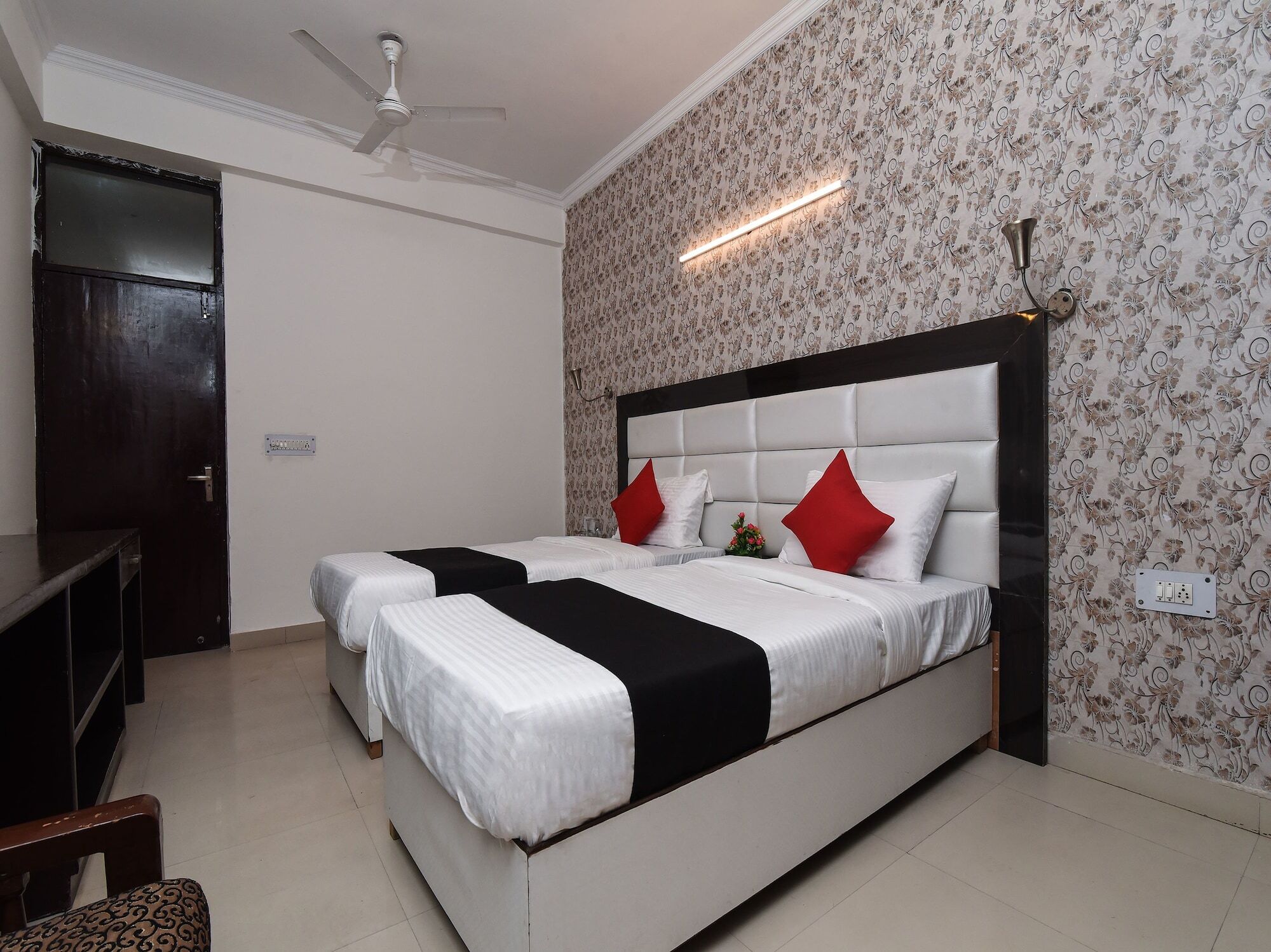 Capital O 16676 Near Noida City Center Dış mekan fotoğraf