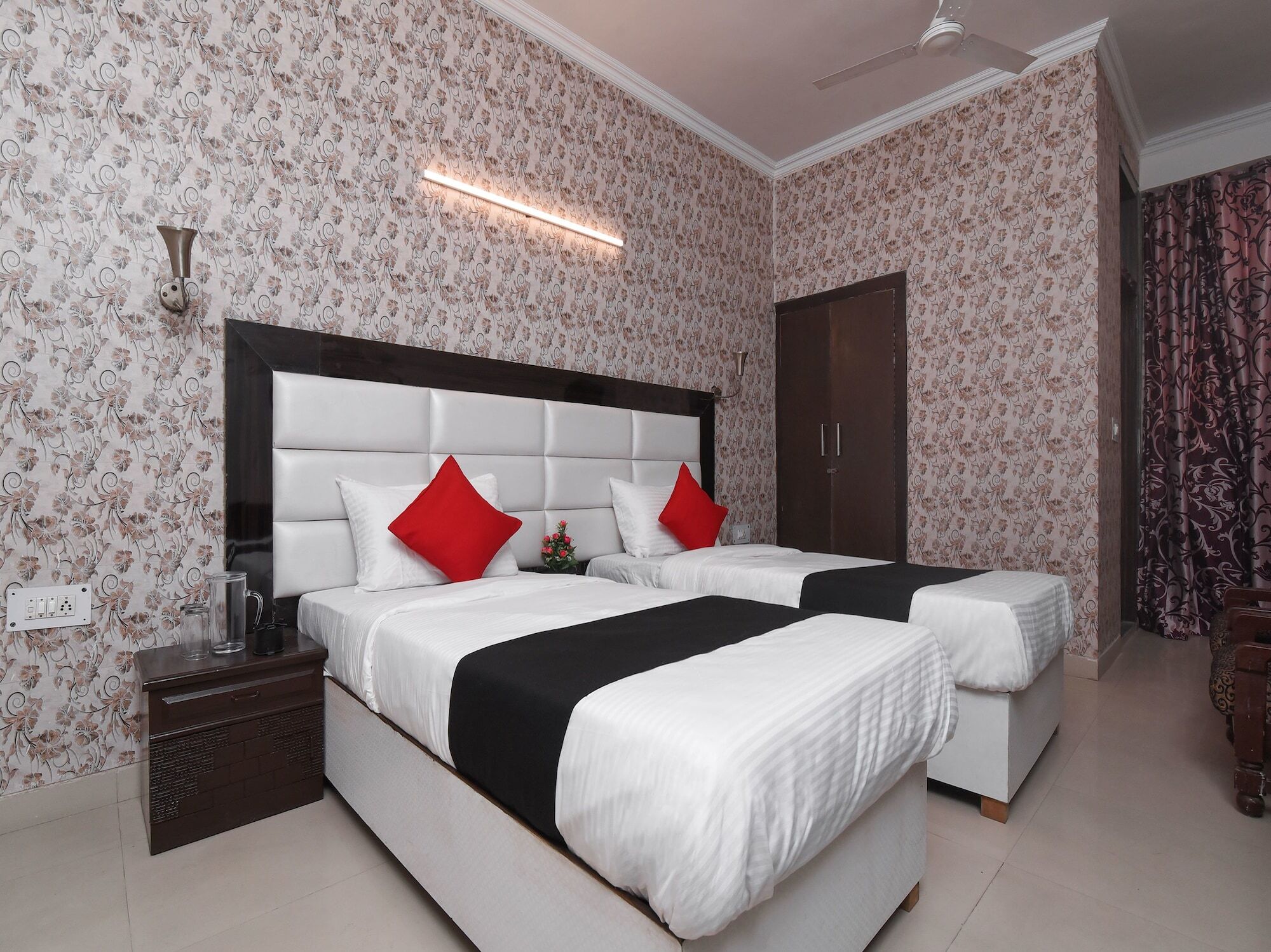 Capital O 16676 Near Noida City Center Dış mekan fotoğraf